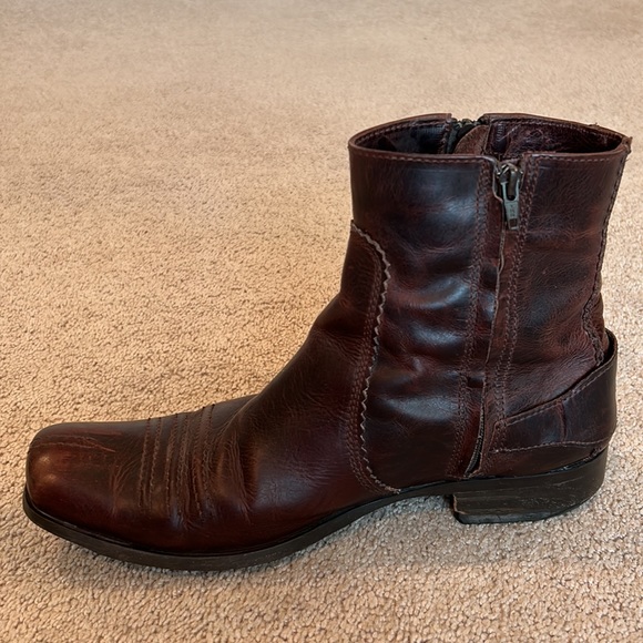 Gorgeous brown leather boots. Great used condition! Size 46 (size 12). - Picture 3 of 8